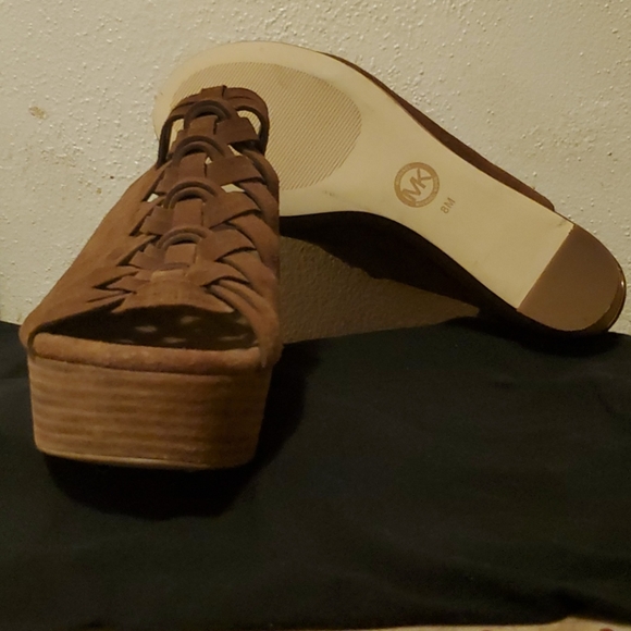 Shoes - Picture 4 of 4